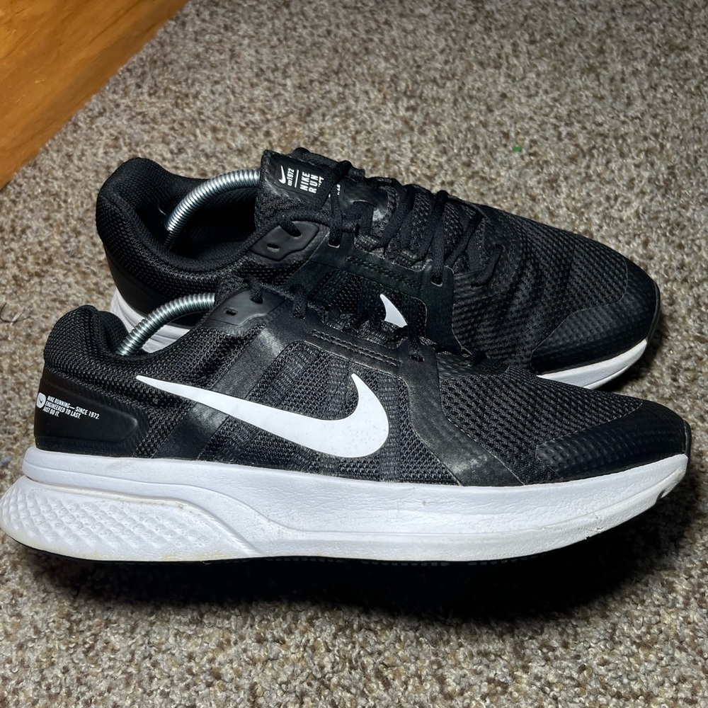 Nike Run Swift 2 Black White